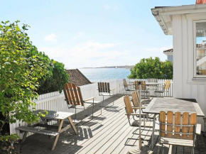 6 person holiday home in H LLEVIKSSTRAND, Hälleviksstrand